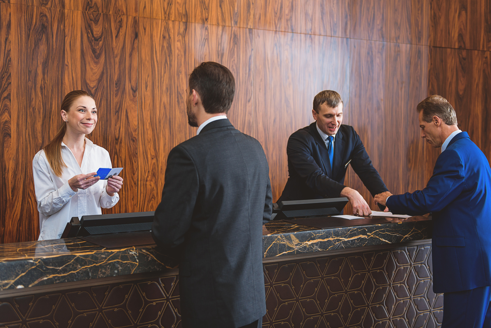 Hotel staff registering their guests Pack Sécurité 89